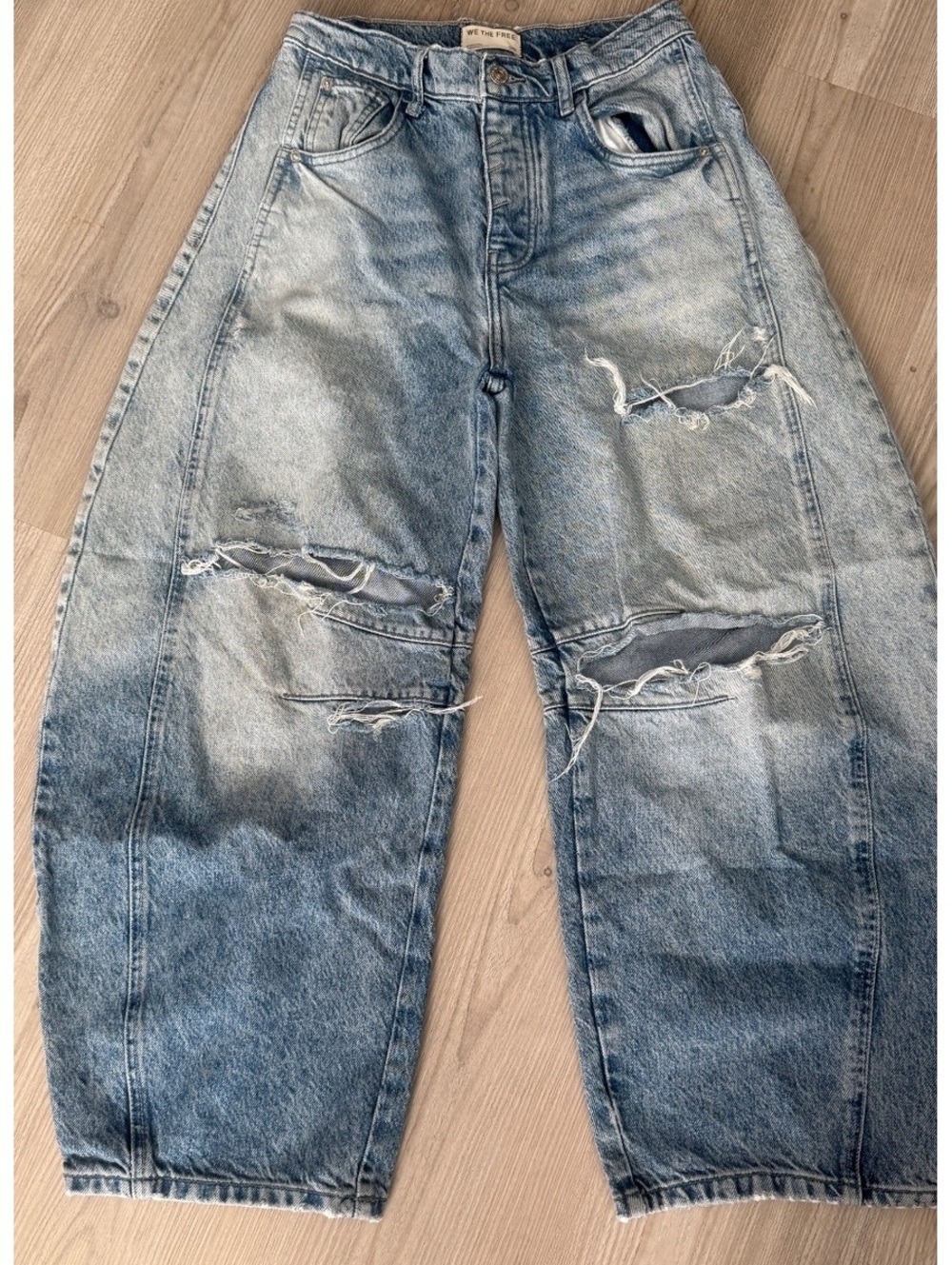Free People We The Free Good Luck Mid-Rise Barrel Jeans Size 26 Blue distressed